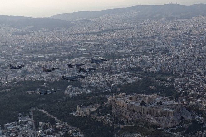  Μαγικές εικόνες της Ακρόπολης, του Πειραιά και του Ρίου μέσα από το κόκπιτ των μαχητικών