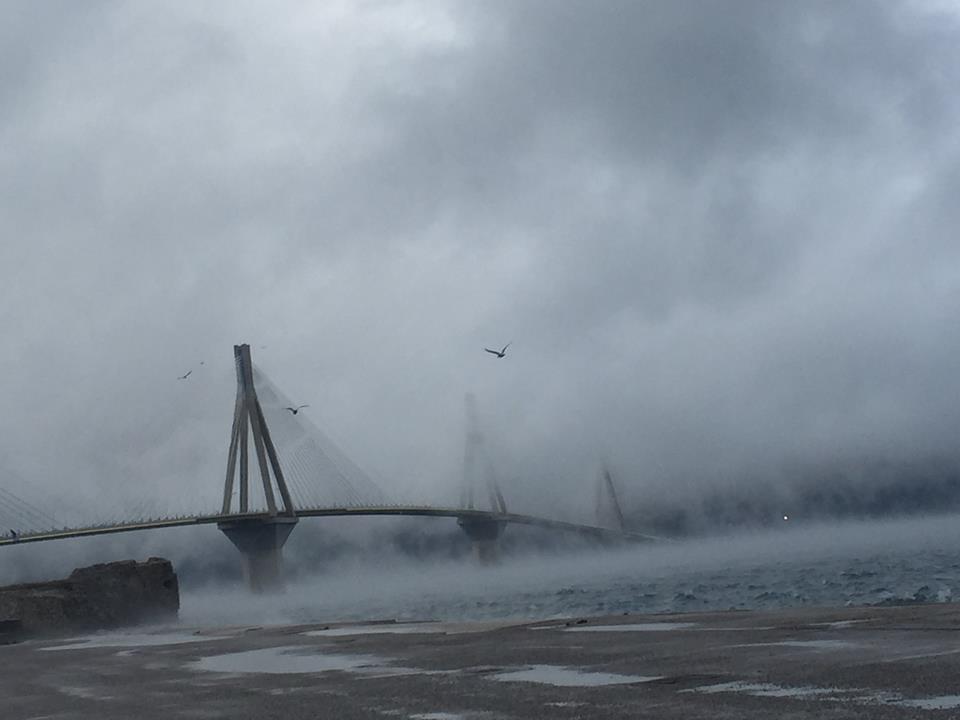 Όταν η γέφυρα Ρίου-Αντιρρίου χάνεται μέσα στην ομίχλη το θέαμα είναι μαγευτικό - Εικόνα 7