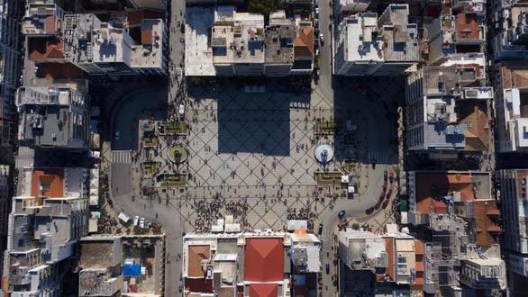 Η καρναβαλική πλατεία Γεωργίου από ψηλά (φωτο+video)