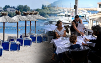 Λοιμωξιολόγοι: Πιθανά τοπικά lockdowns στα νησιά απειλούν τον ελληνικό τουρισμό
