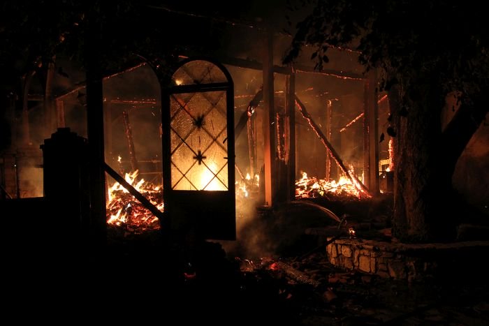 Κάηκε η Θαυματουργή εικόνα της Παναγίας της Βαρνάκοβας – Παρανάλωμα του πυρός η ιστορική Μονή - Εικόνα 3