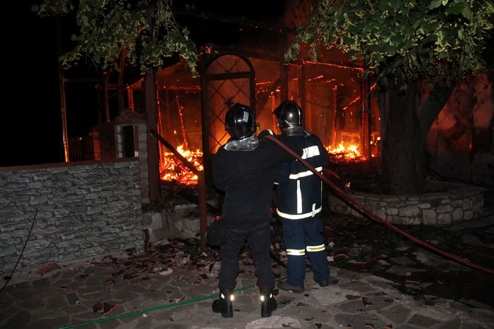 Κάηκε η Θαυματουργή εικόνα της Παναγίας της Βαρνάκοβας – Παρανάλωμα του πυρός η ιστορική Μονή - Εικόνα 4